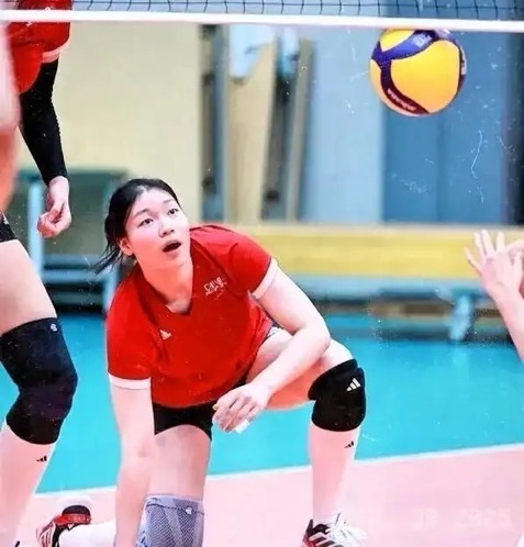 src, 她训练起来, 拿了U src, 她训练起来, 拿了U